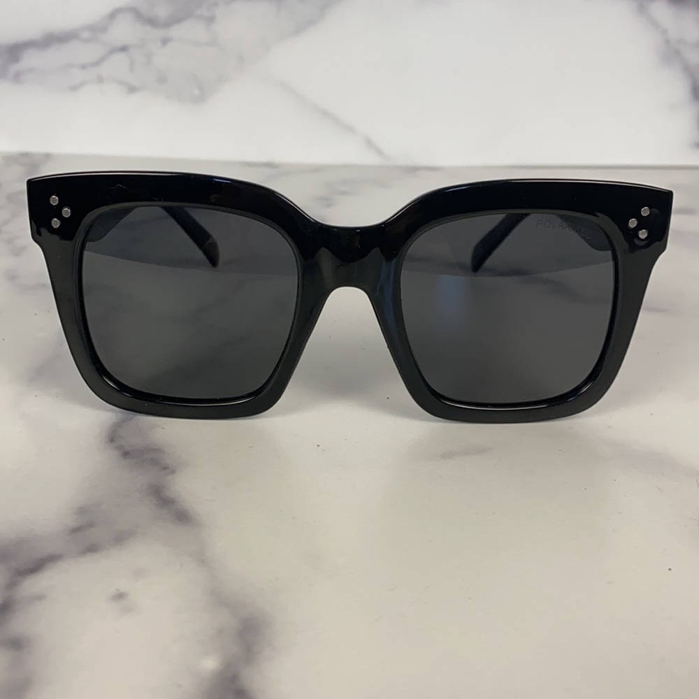 Black oversize sunglasses